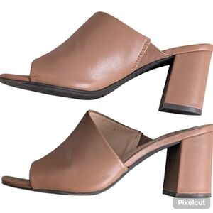 Adrienne Vittadini Albi Open Toe Block Heel Mules Size 7 - Nude/Tan Leather